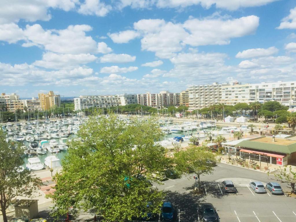Nespecifikovaný výhled na destinaci Mauguio nebo výhled na město při pohledu z apartmánu