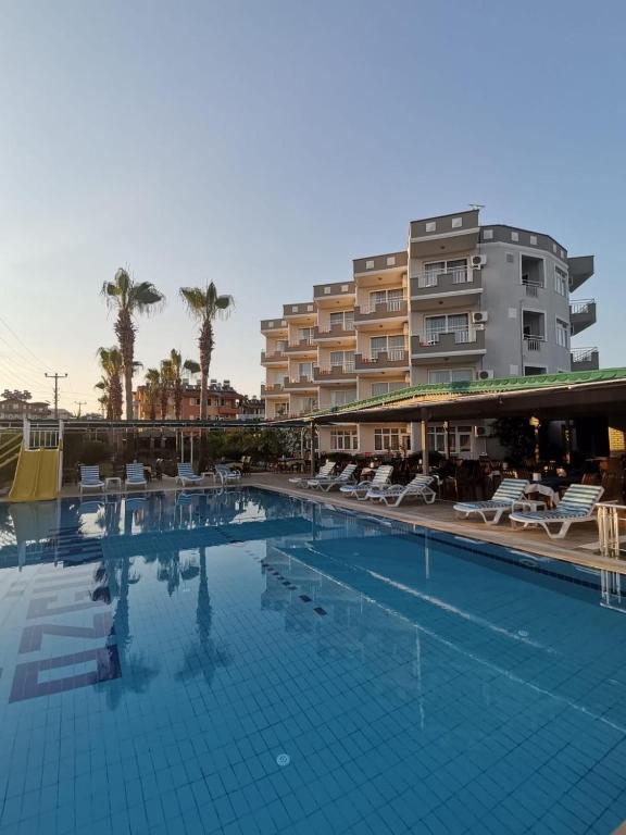 Bazén v ubytování Side Özgürhan Hotel nebo v jeho okolí