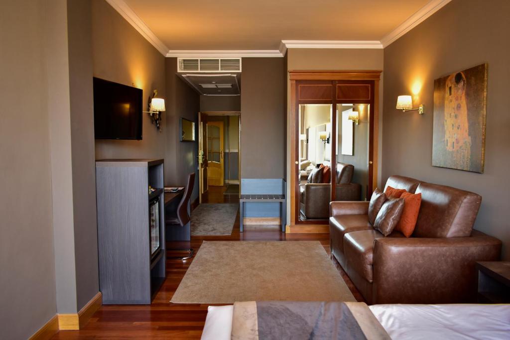 TV a/nebo společenská místnost v ubytování Hotel Armiñe