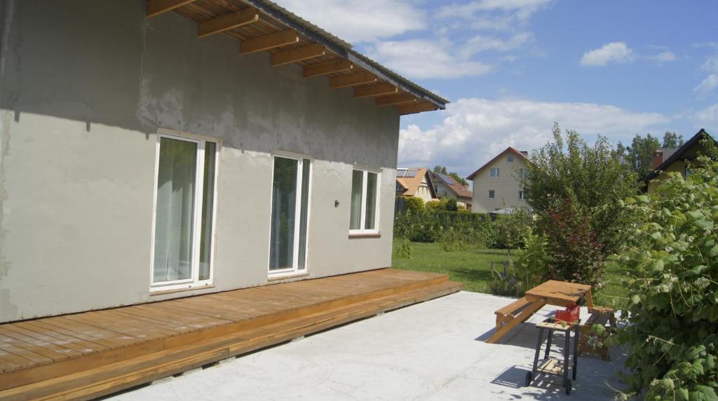 Zacisze, domek na wsi blisko Trójmiastaにある庭