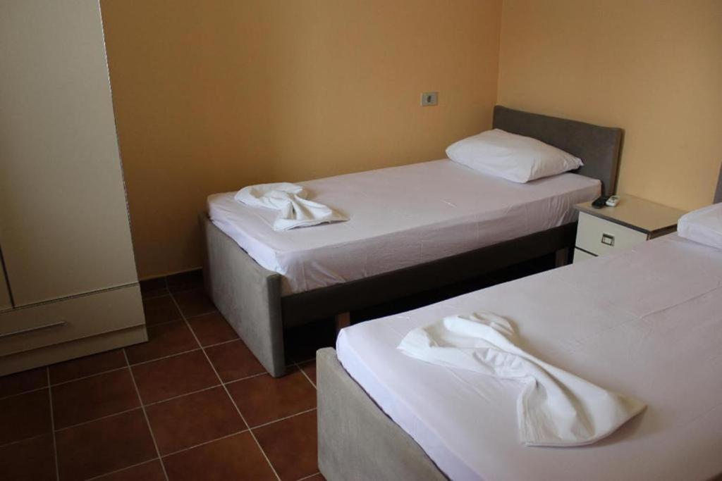 A bed or beds in a room at Hotel Athina