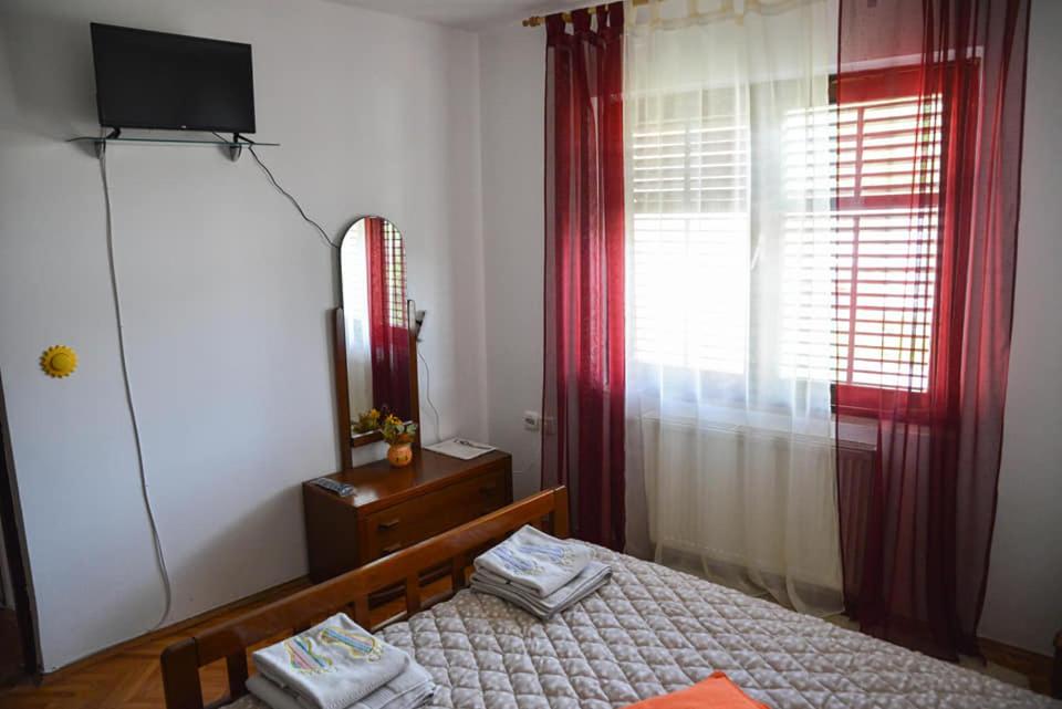 Postel nebo postele na pokoji v ubytování Apartman Domacinstvo La ViE na selu