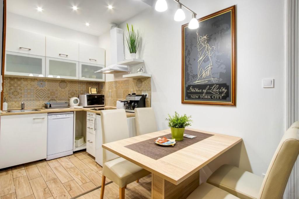 Kuchyňa alebo kuchynka v ubytovaní Standard Apartment by Hi5 - Weiner Leo