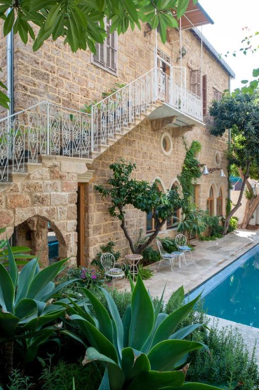 Bazén v ubytování Arthaus Beirut nebo v jeho okolí
