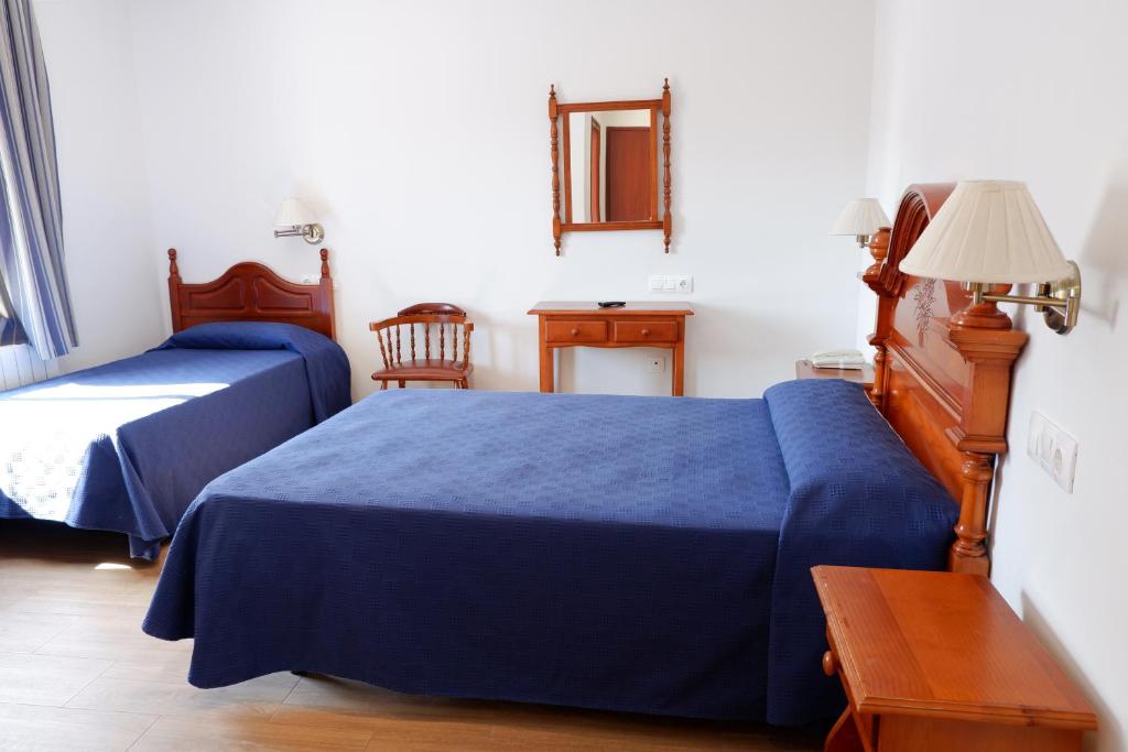 Postel nebo postele na pokoji v ubytování Hotel Andalucia