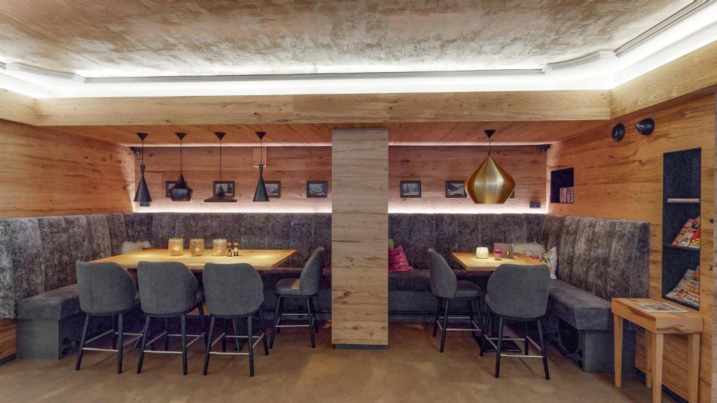 A seating area at Hotel Kendler