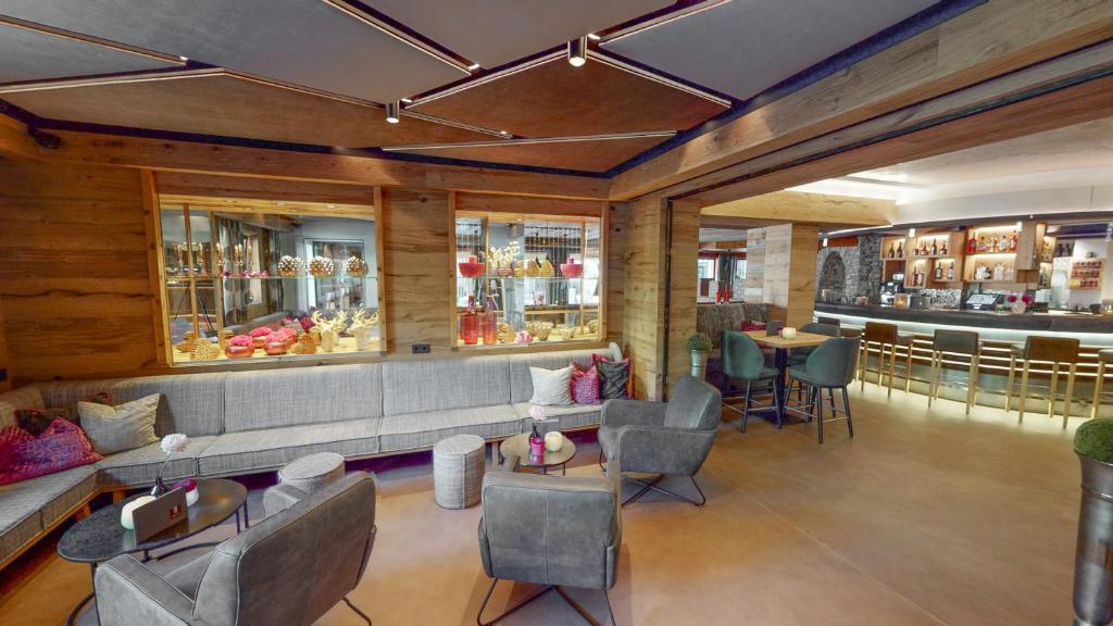 A seating area at Hotel Kendler