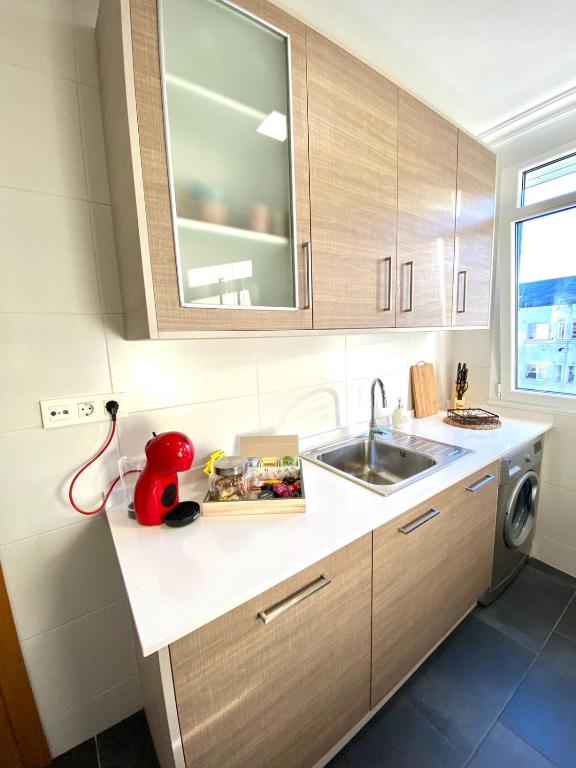 Kuchyň nebo kuchyňský kout v ubytování ARENAL HOME, PARKING GRATIS