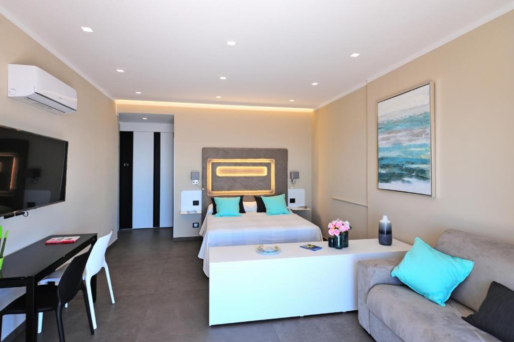 Łóżko lub łóżka w pokoju w obiekcie Amalfi Blu Retreat
