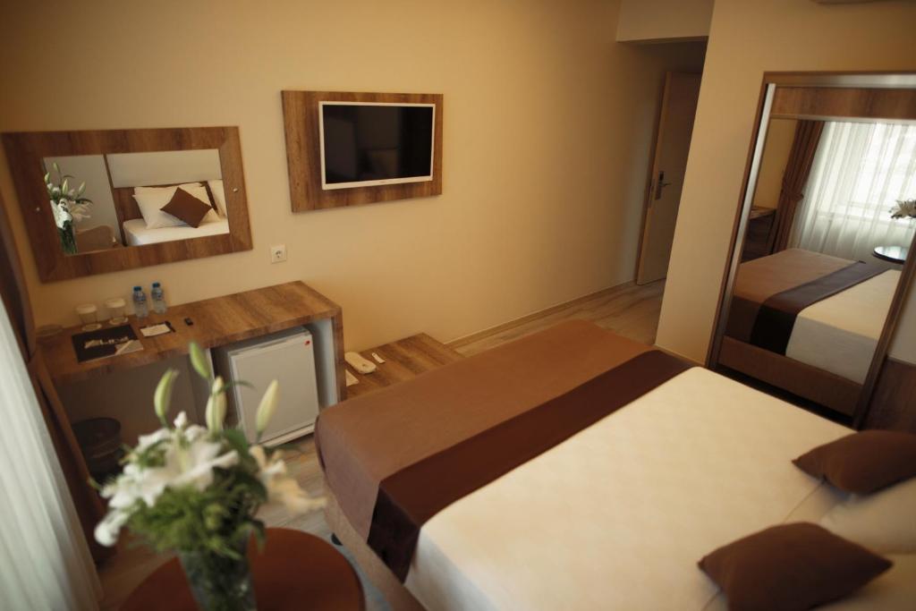 Postel nebo postele na pokoji v ubytování Line Suite Hotel
