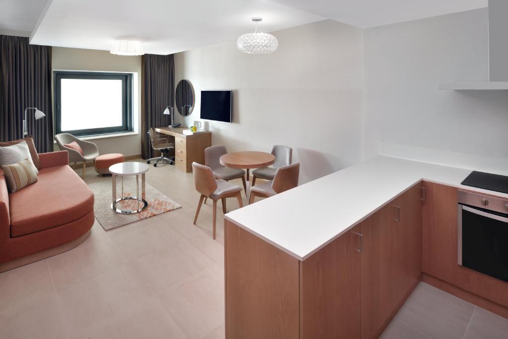 Holiday Inn & Suites - Dubai Festival City by IHG - Resim 31