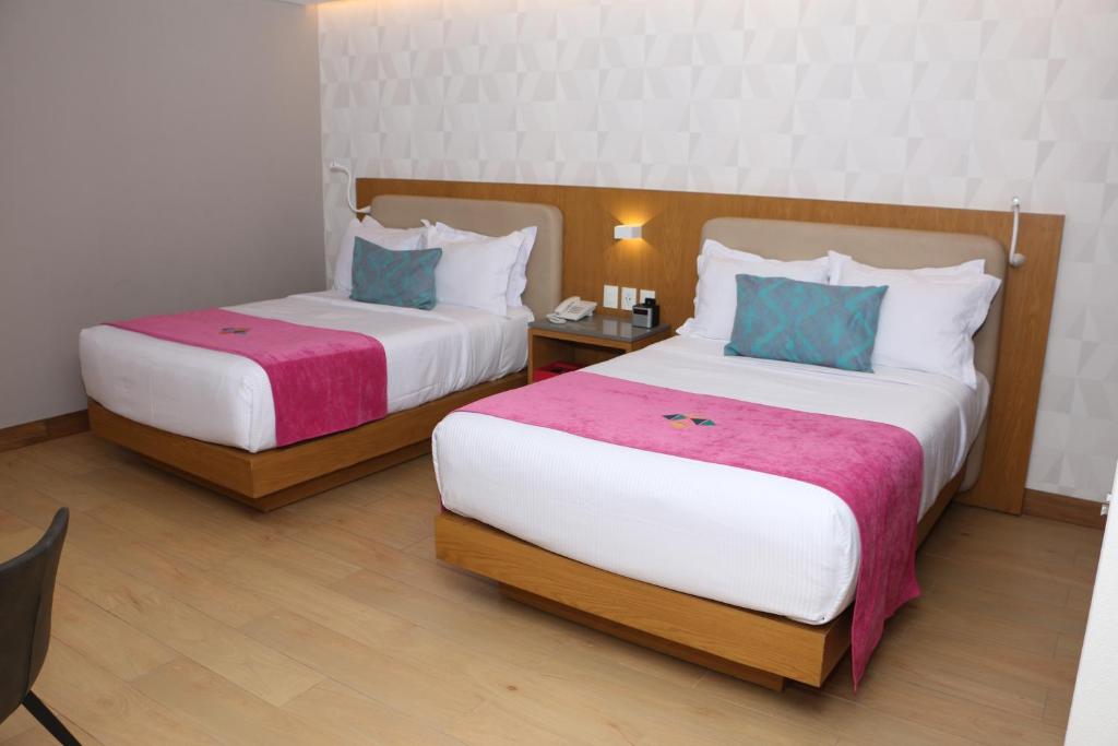 Postel nebo postele na pokoji v ubytování FCH Hotel Expo Adults only