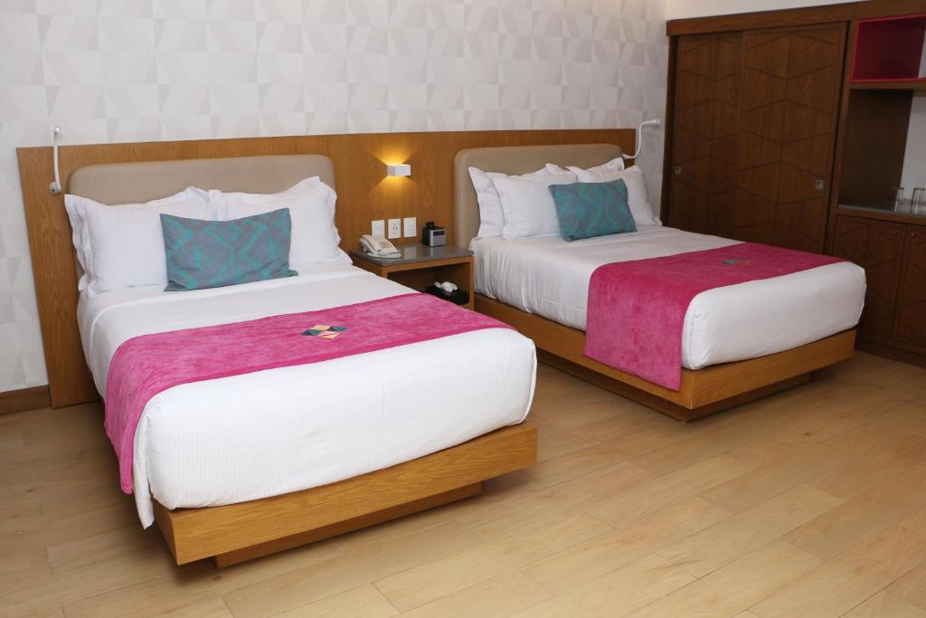 Postel nebo postele na pokoji v ubytování FCH Hotel Expo Adults only