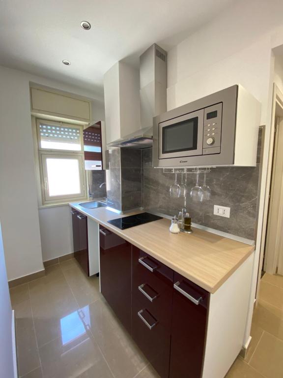 Kuchyň nebo kuchyňský kout v ubytování IG-Tysandros Hotel Apartments