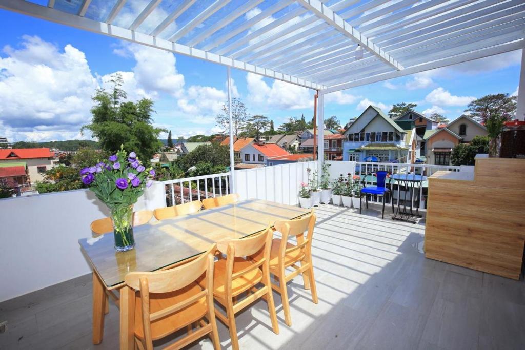 Balkón nebo terasa v ubytování Maison de Fleurs - Ngôi Nhà Hoa