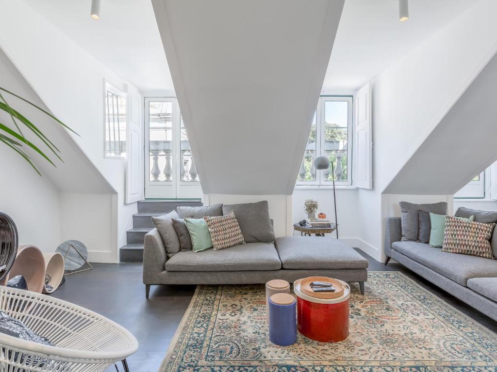 Principe Real charming garden view flat at the heart of Lisbon