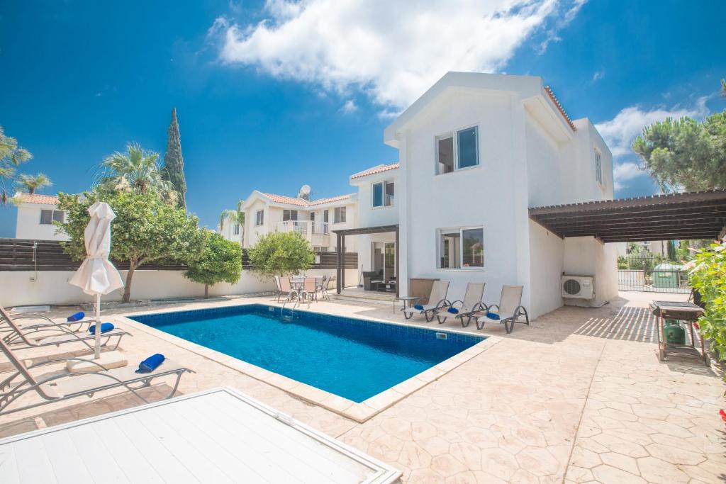 Piscina a Mandali Villa o a prop