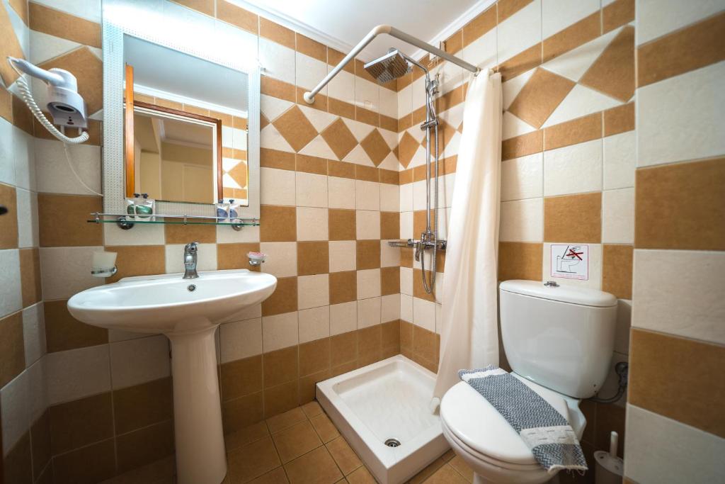 Łazienka w obiekcie Porto Kalamaki Hotel