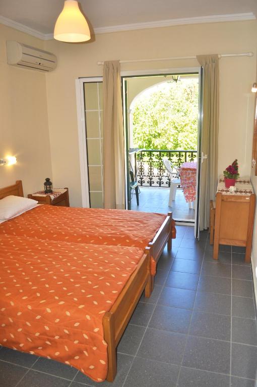 A bed or beds in a room at Yannis - Holiday Apartments on Agios Gordios Beach in Corfu