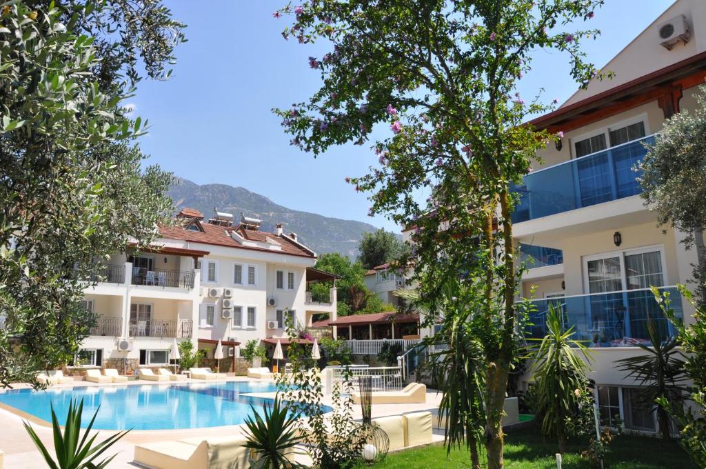 Nespecifikovaný výhled na hory nebo výhled na hory při pohledu z aparthotelu