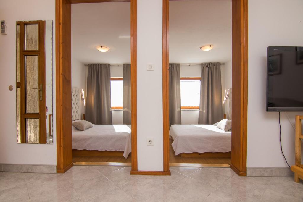 Posteľ alebo postele v izbe v ubytovaní Apartmani VILLA KALINIC