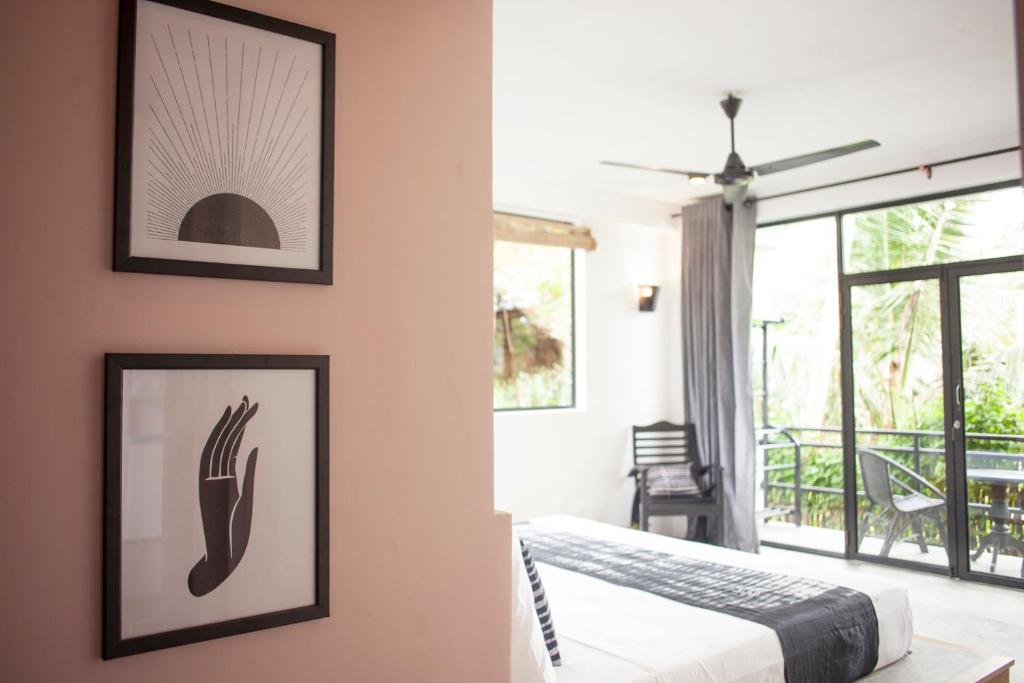 Postel nebo postele na pokoji v ubytování Haven Beach Hiriketiya, Serenevilla Properties