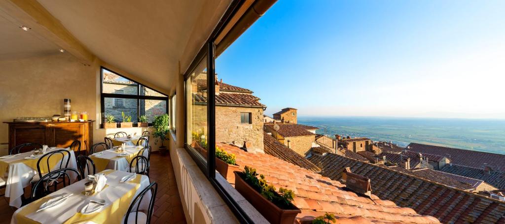 a view from a balcony overlooking the ocean at Hotel Italia Cortona in Cortona