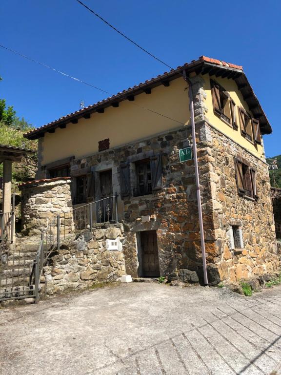 Apartamentos La Senda, Pola de Somiedo, Spain - Booking.com