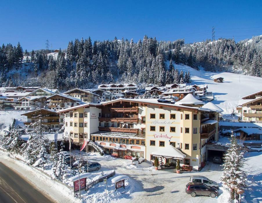 Alpenhotel Tirolerhof зимой