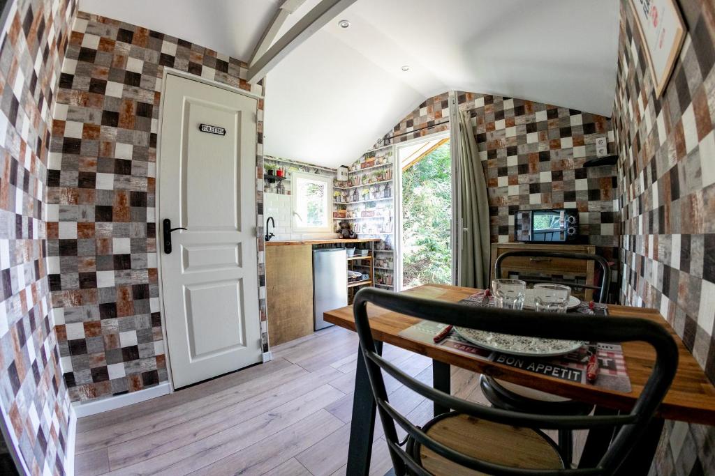 Kuchyň nebo kuchyňský kout v ubytování Le Cardinal B&B