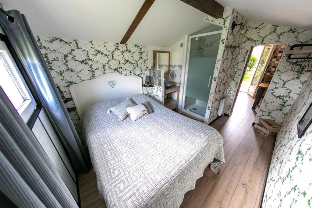 Postel nebo postele na pokoji v ubytování Le Cardinal B&B
