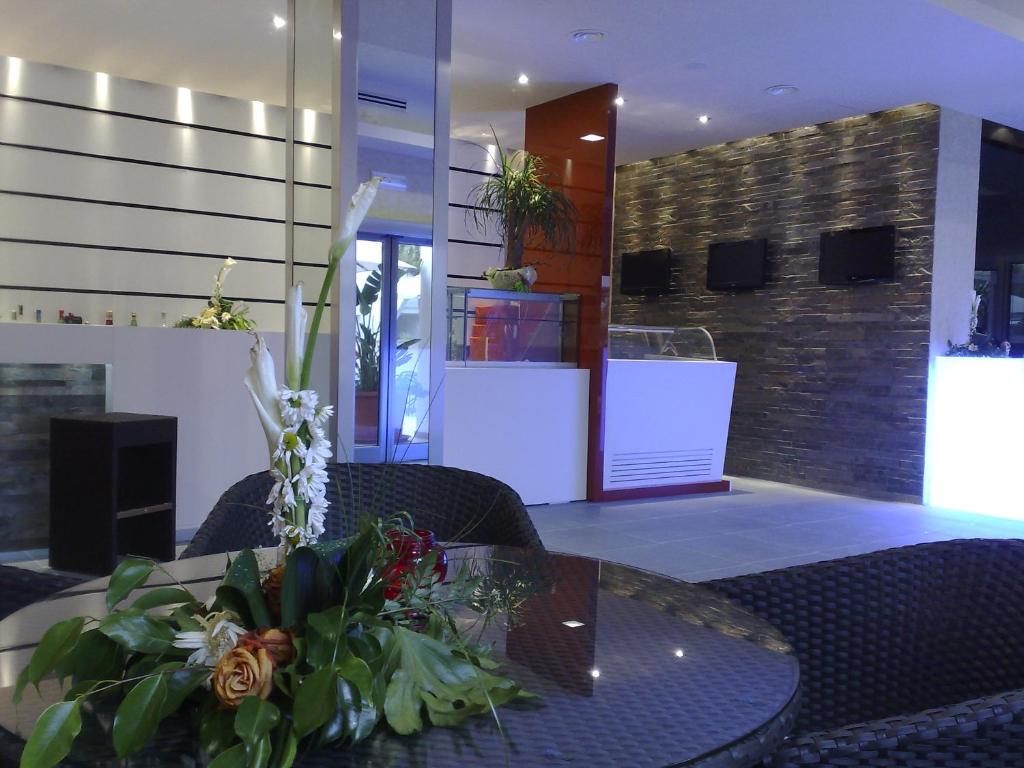 TV a/nebo společenská místnost v ubytování Hotel Risberg