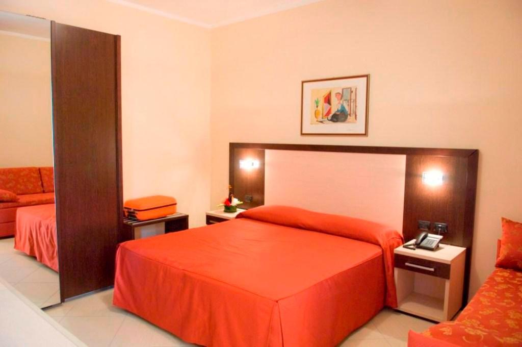 Postel nebo postele na pokoji v ubytování Hotel Risberg