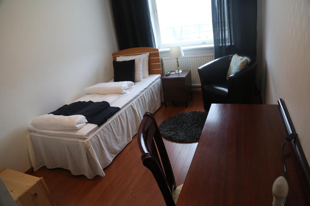 Postel nebo postele na pokoji v ubytování Vingåker Hotell