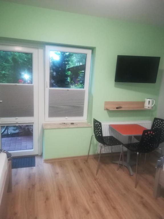 Noclegi Julia pokoje 1-3 parter Chodkiewicza 161 Kielce - 13