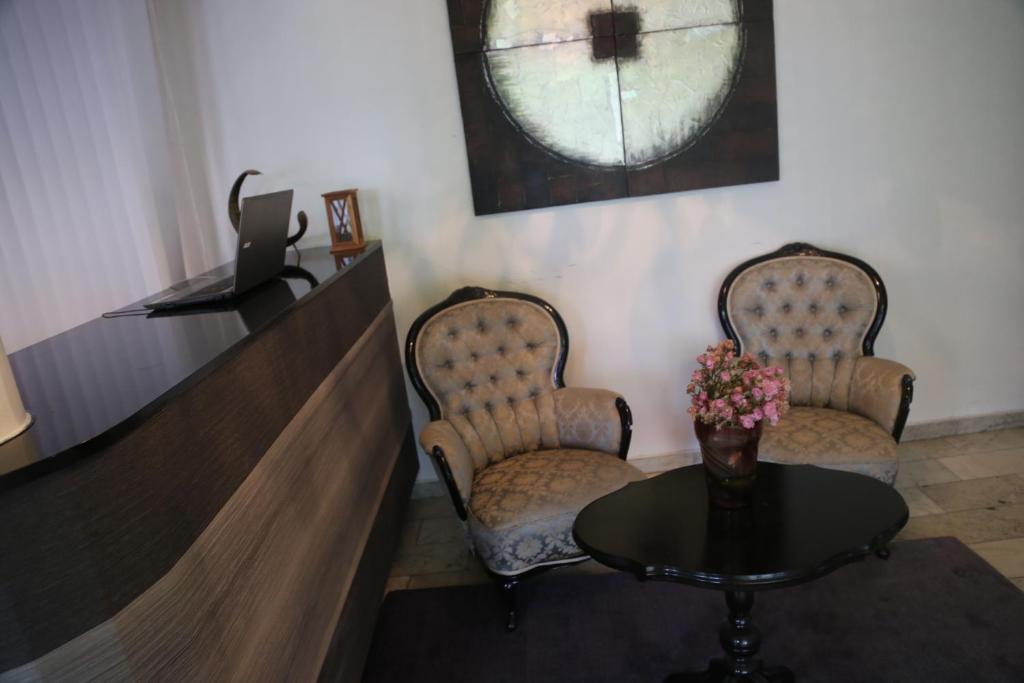 Posezení v ubytování Vingåker Hotell