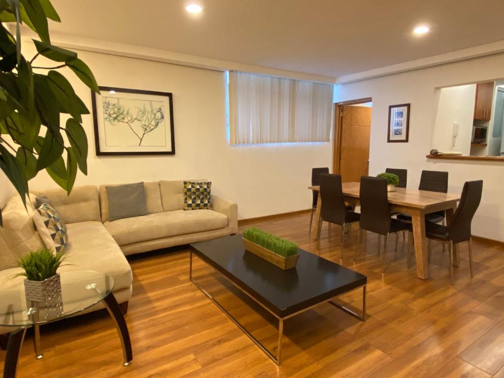 Casa Donceles Apt 5 Precioso y super amplio, ubicación ideal, sanitizado! 9 min del Zócalo, 4 min del Palacio Bellas Artes, WiFi gratis!!