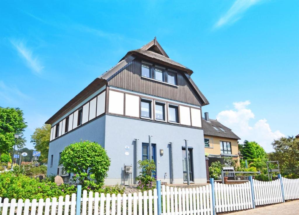 Gallery image of Ferienhaus "Das blaue Haus" mit Kamin und Sauna in Ostseebad Koserow