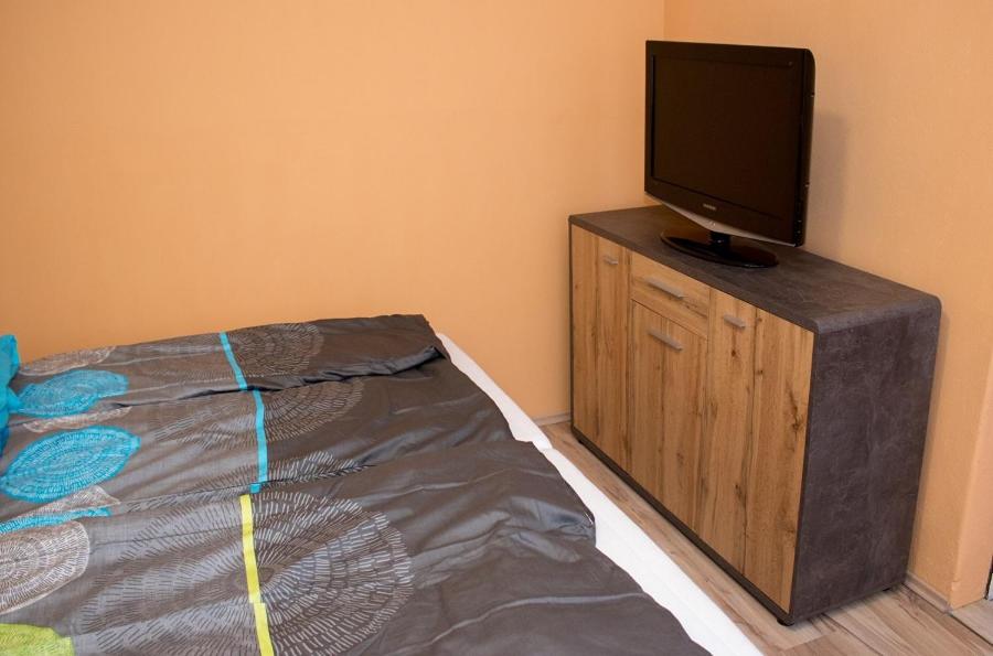 Telewizja i/lub zestaw kina domowego w obiekcie Napsugár Vendégház Bükkszentkereszt