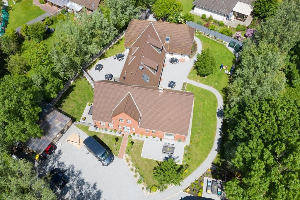 an overhead view of a large house with a yard at Haus Nordmann in Garding