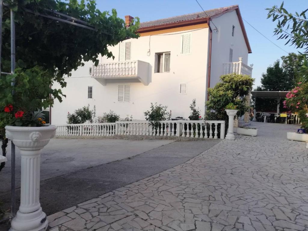 Το κτήριο όπου στεγάζεται  ο ξενώνας