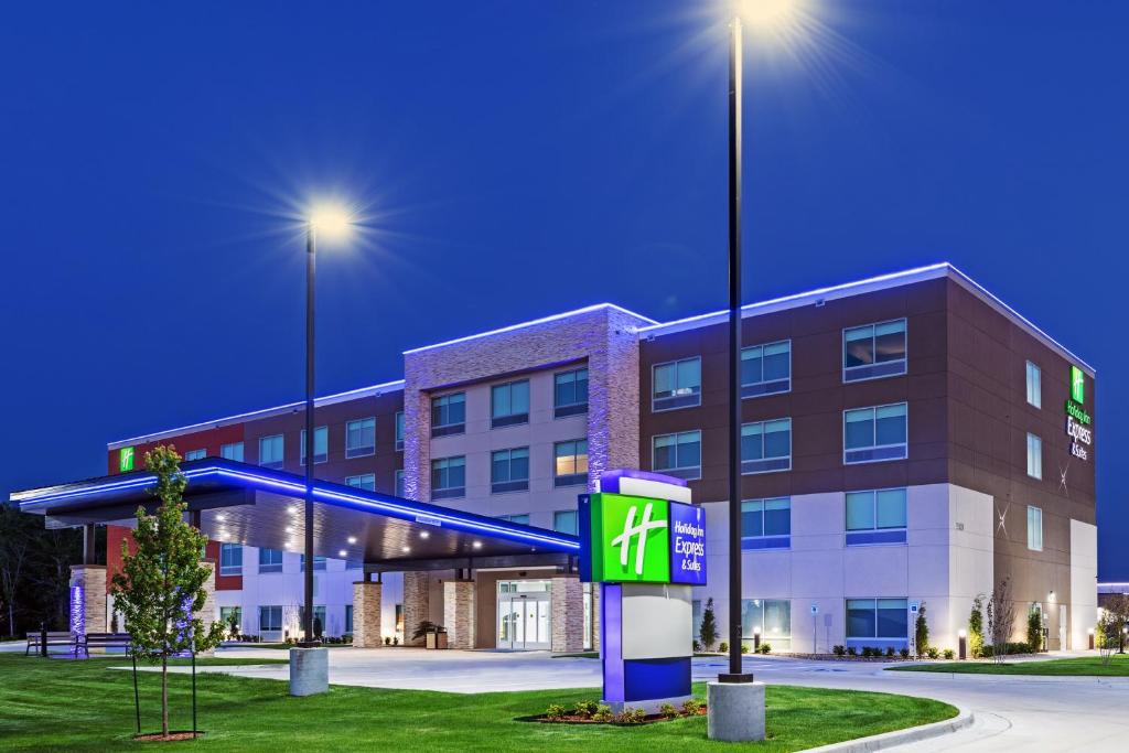 an exterior view of a hotel with a gas station at Holiday Inn Express & Suites - Parsons, an IHG Hotel in Parsons