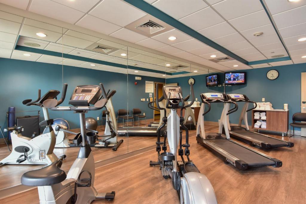 Holiday Inn Express and Suites Springfield Medical District by IHG photo