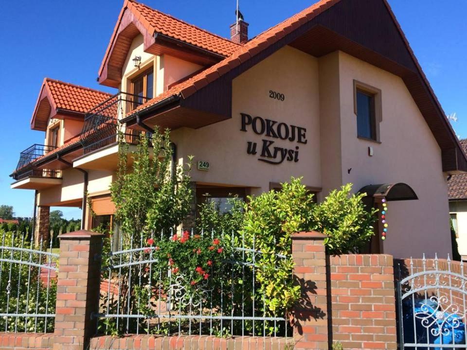 a building with the words poteete uxsw written on it at Pokoje z łazienkami - DZIWNÓWEK in Kamień Pomorski