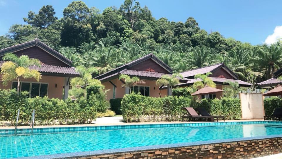 Bazén v ubytování Palm Kiri Aonang Resort nebo v jeho okolí