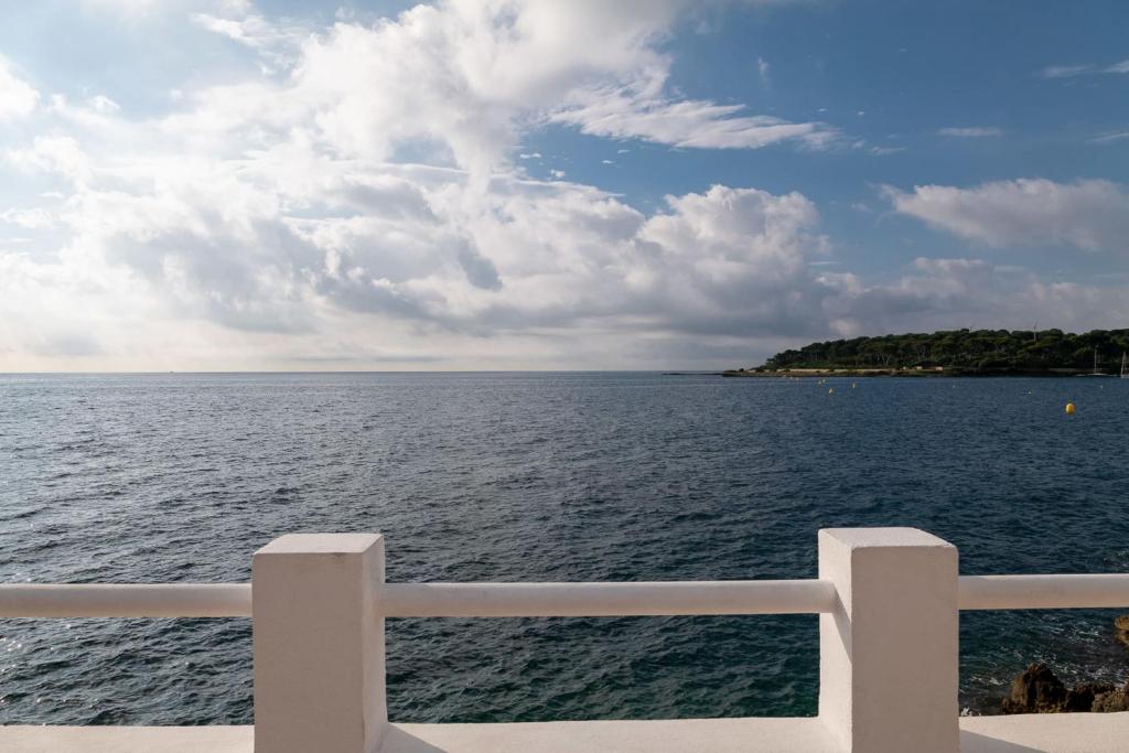 Vue générale sur la mer ou vue sur la mer prise depuis la maison de vacances