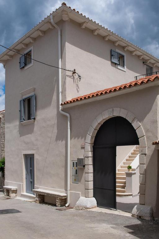 El edificio en el que está la villa