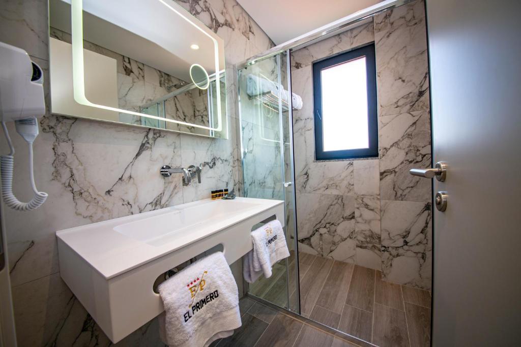 Koupelna v ubytování El Primero Hotel