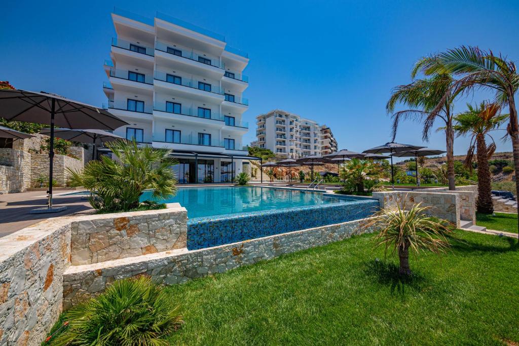 Bazén v ubytování El Primero Hotel nebo v jeho okolí