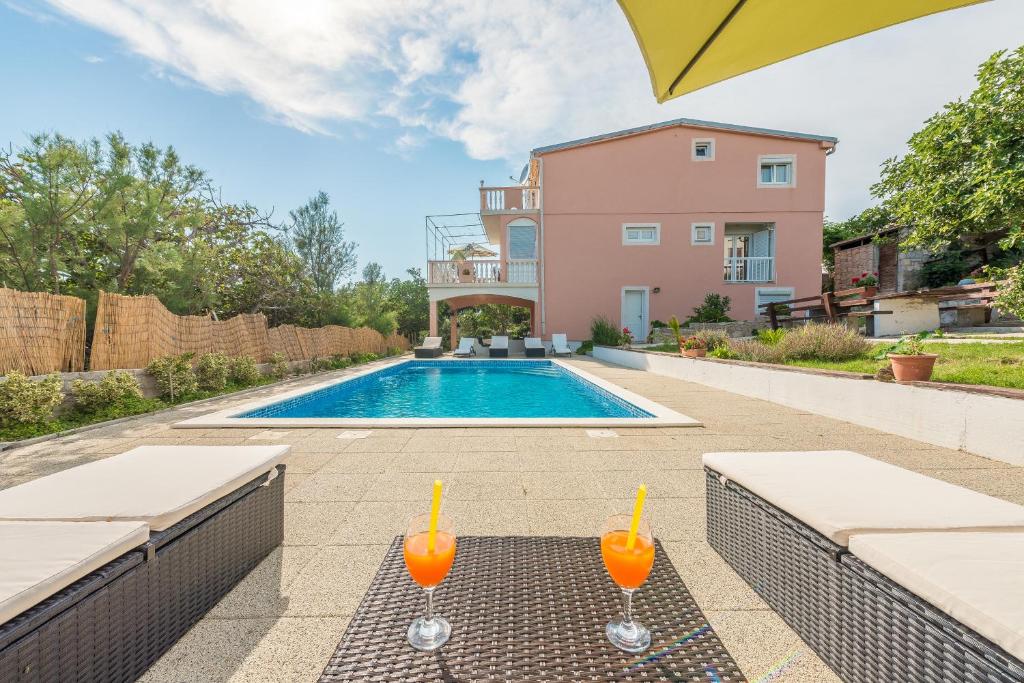 Apartments Fortica - Apartment With Pool View